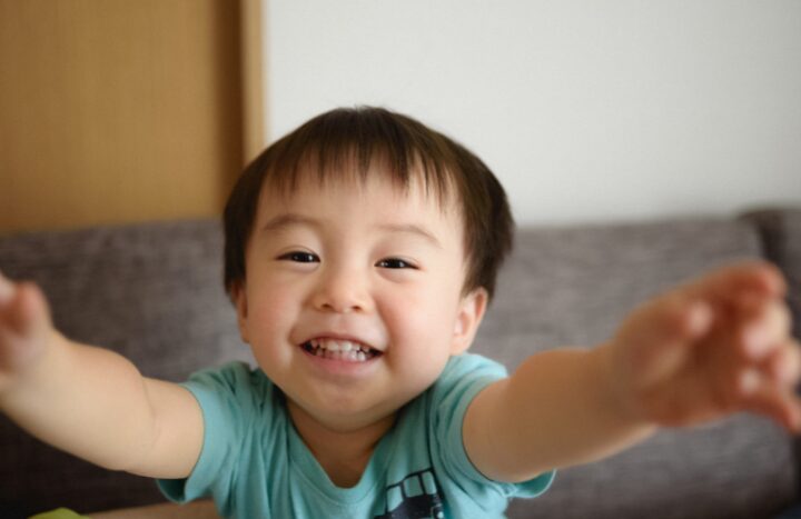 子どもがすきっ歯になる原因とは？